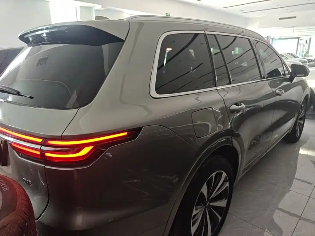 Li Auto ONE 2020 6 мест