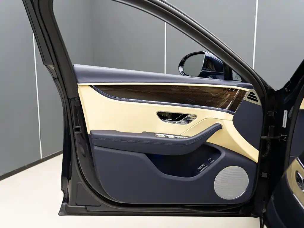 Bentley Flying Spur — миниатюра 8