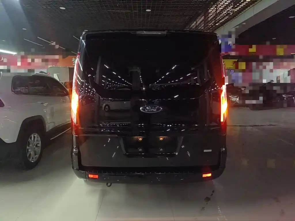 Ford Tourneo — миниатюра 6