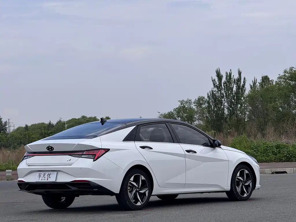 Hyundai Elantra 2022 1.5L CVT LUX Luxury