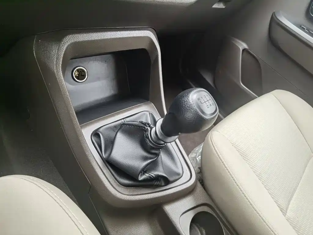 Wuling Hongguang V — миниатюра 13