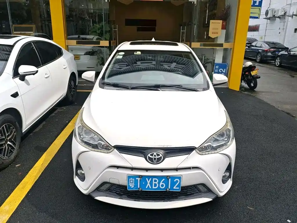 Toyota Yaris L — миниатюра 2