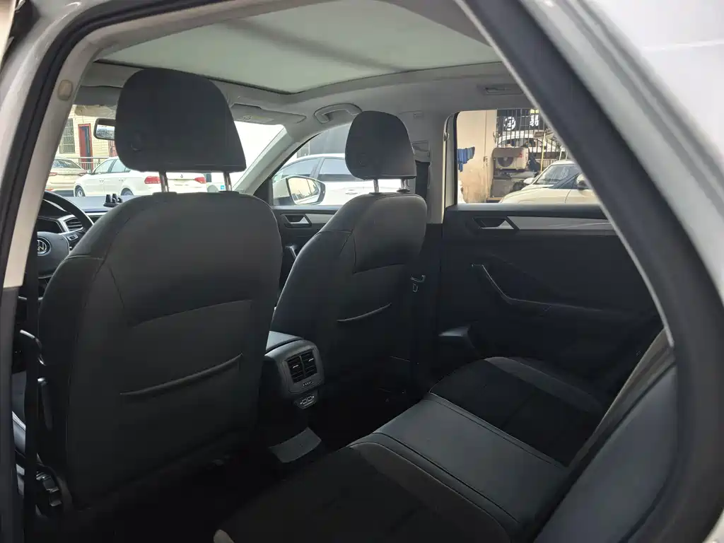 Volkswagen T-Roc — миниатюра 7