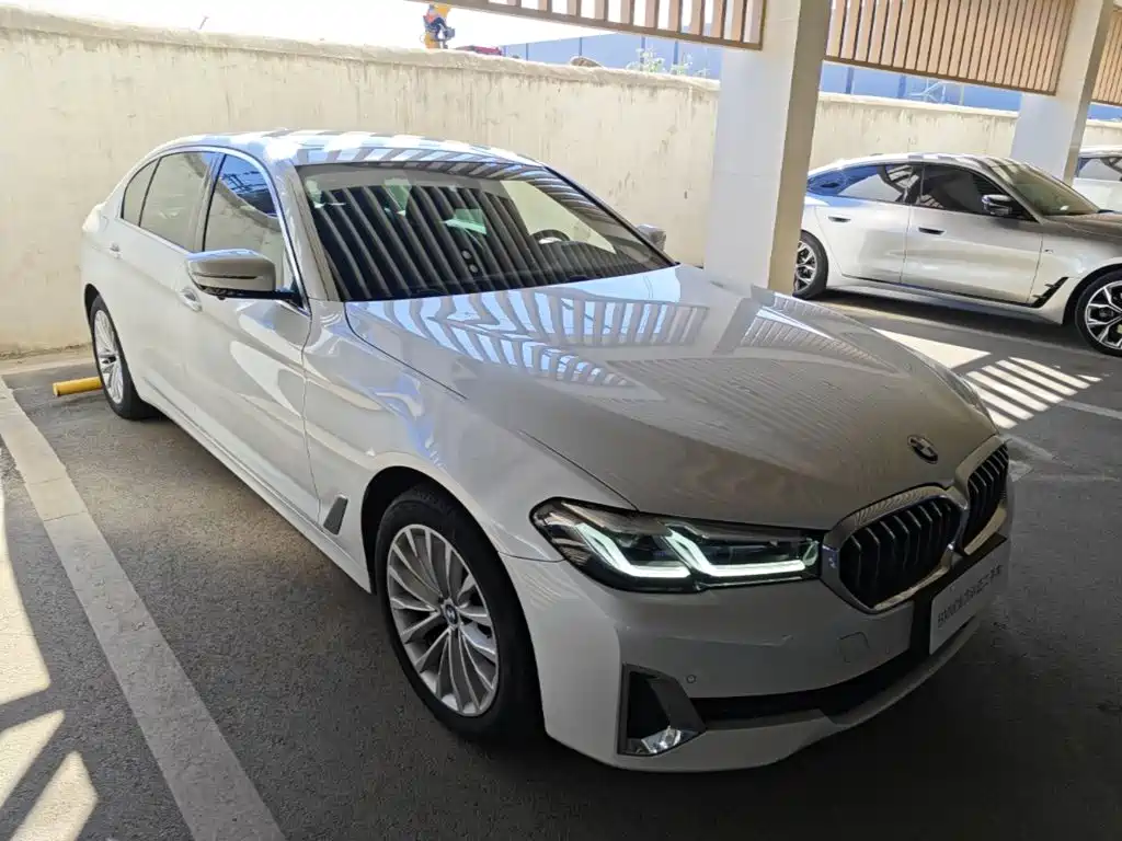 BMW 5 Series — миниатюра 4
