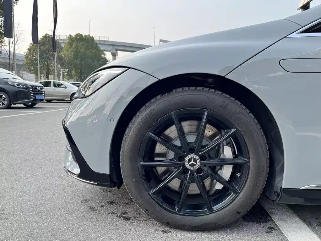 Mercedes-Benz EQE — миниатюра 12