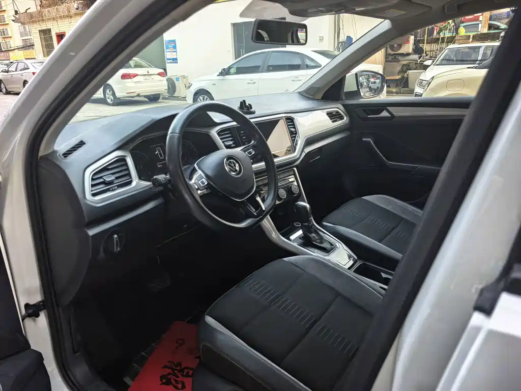 Volkswagen T-Roc — миниатюра 8