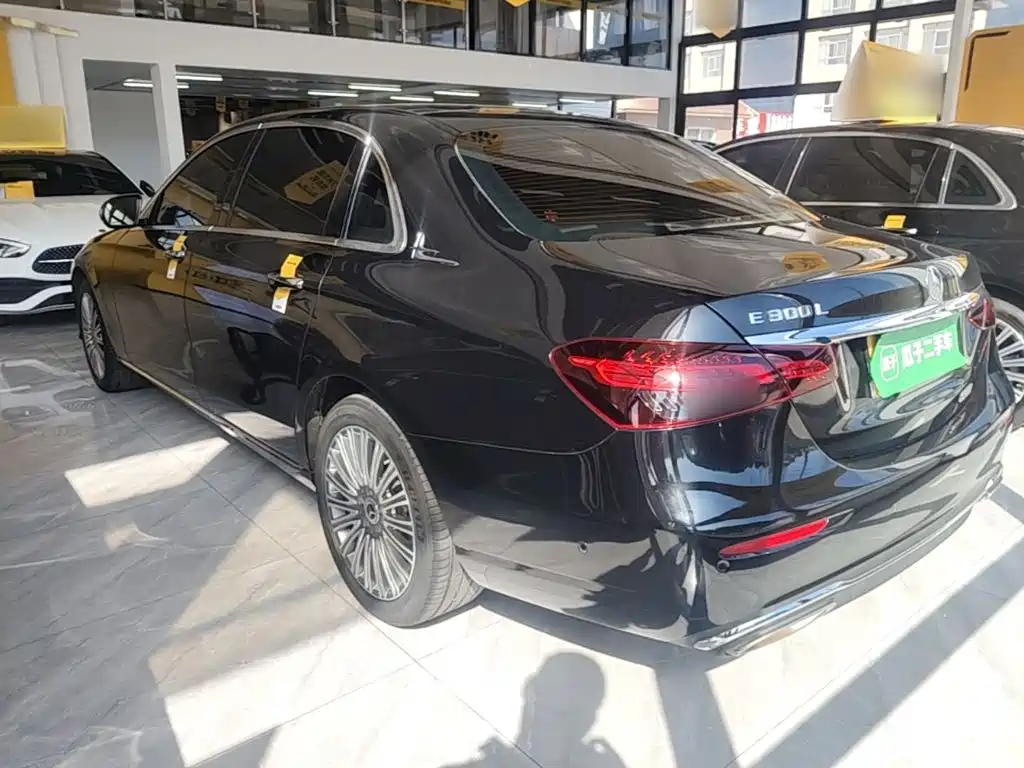 Mercedes-Benz E-Class — миниатюра 5