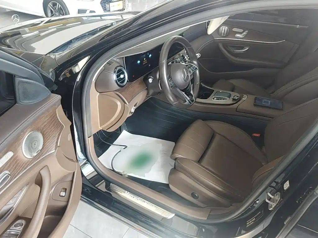 Mercedes-Benz E-Class — миниатюра 16