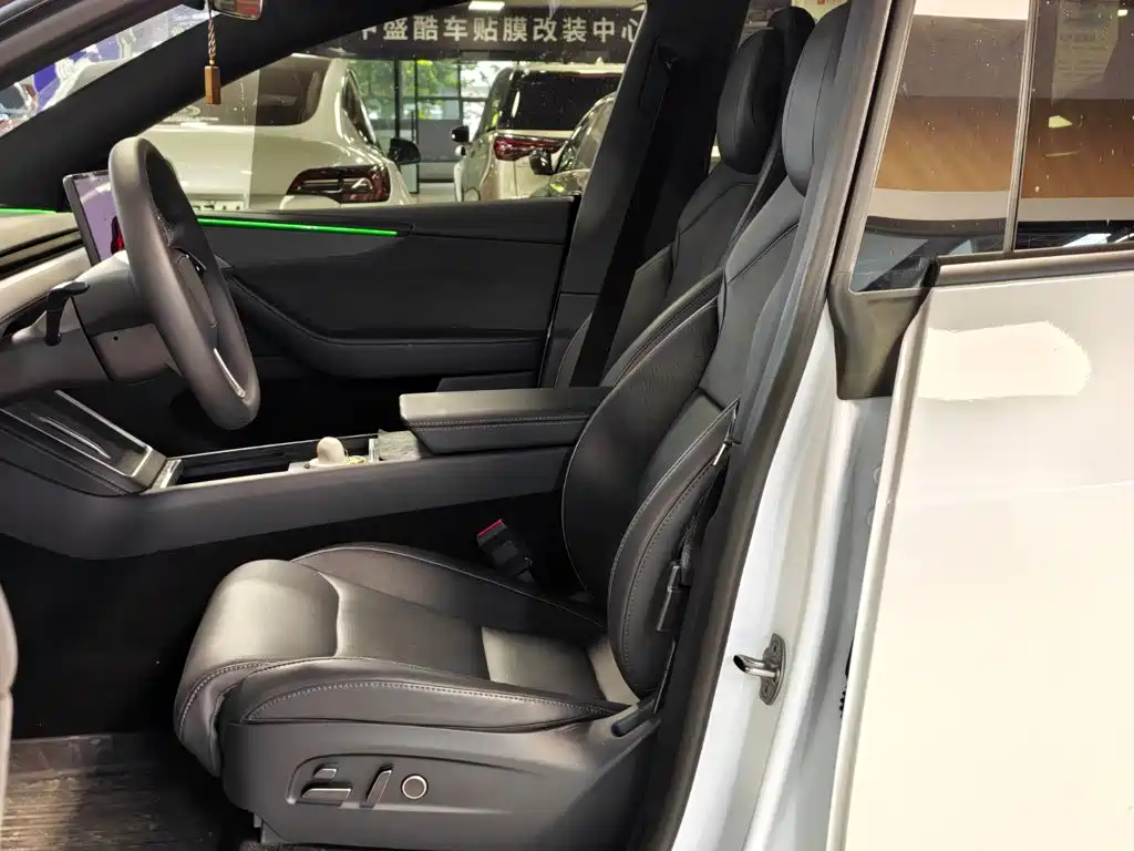 Tesla Model Y L — миниатюра 9