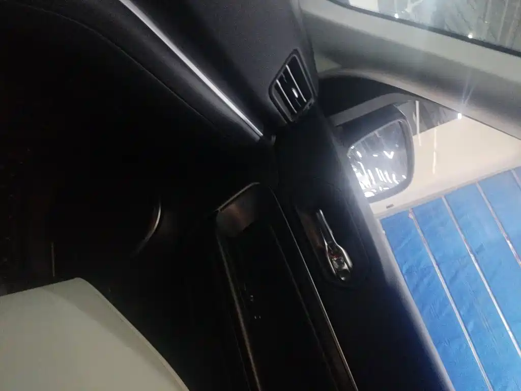 Jeep Grand Commander — миниатюра 19