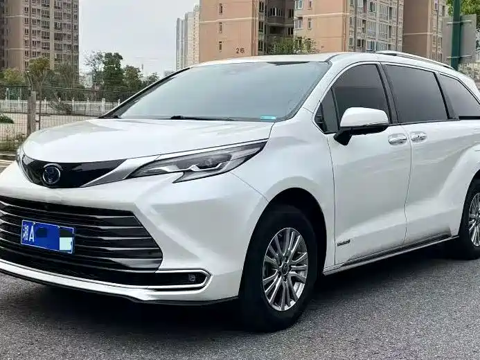 Toyota Sienna 2023 2.5L Luxury