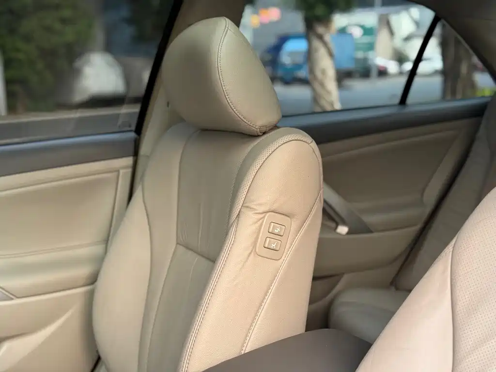 Toyota Camry — миниатюра 16