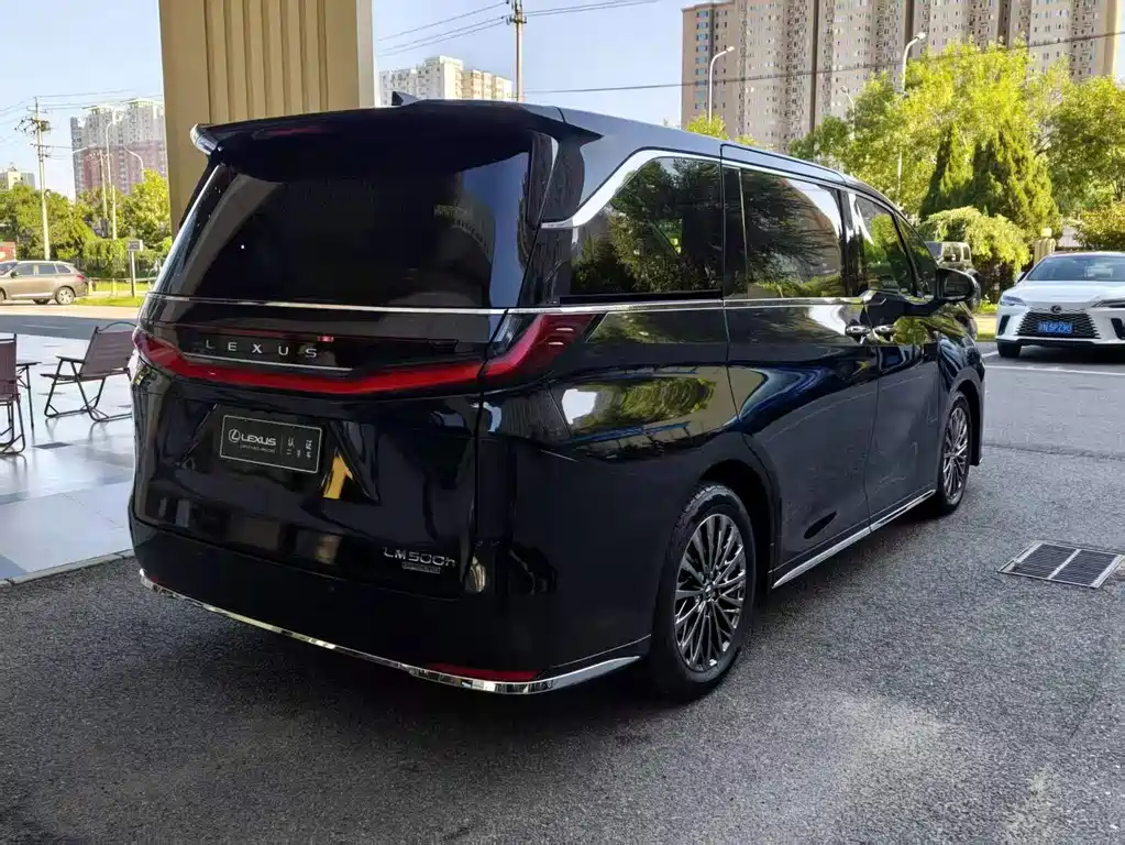 Lexus LM — миниатюра 5
