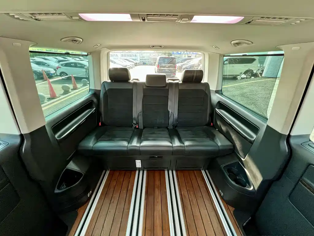 Volkswagen Multivan — миниатюра 10