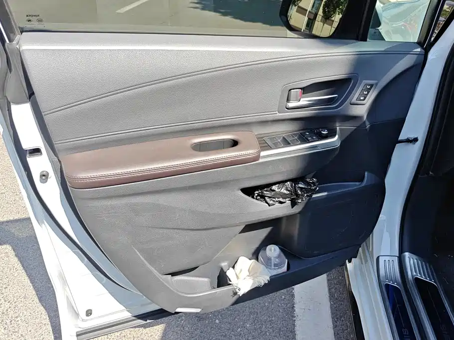Toyota Sienna — миниатюра 7