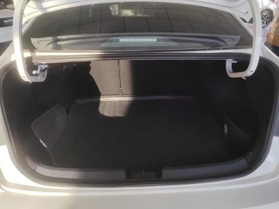 Volkswagen Sagitar — миниатюра 4