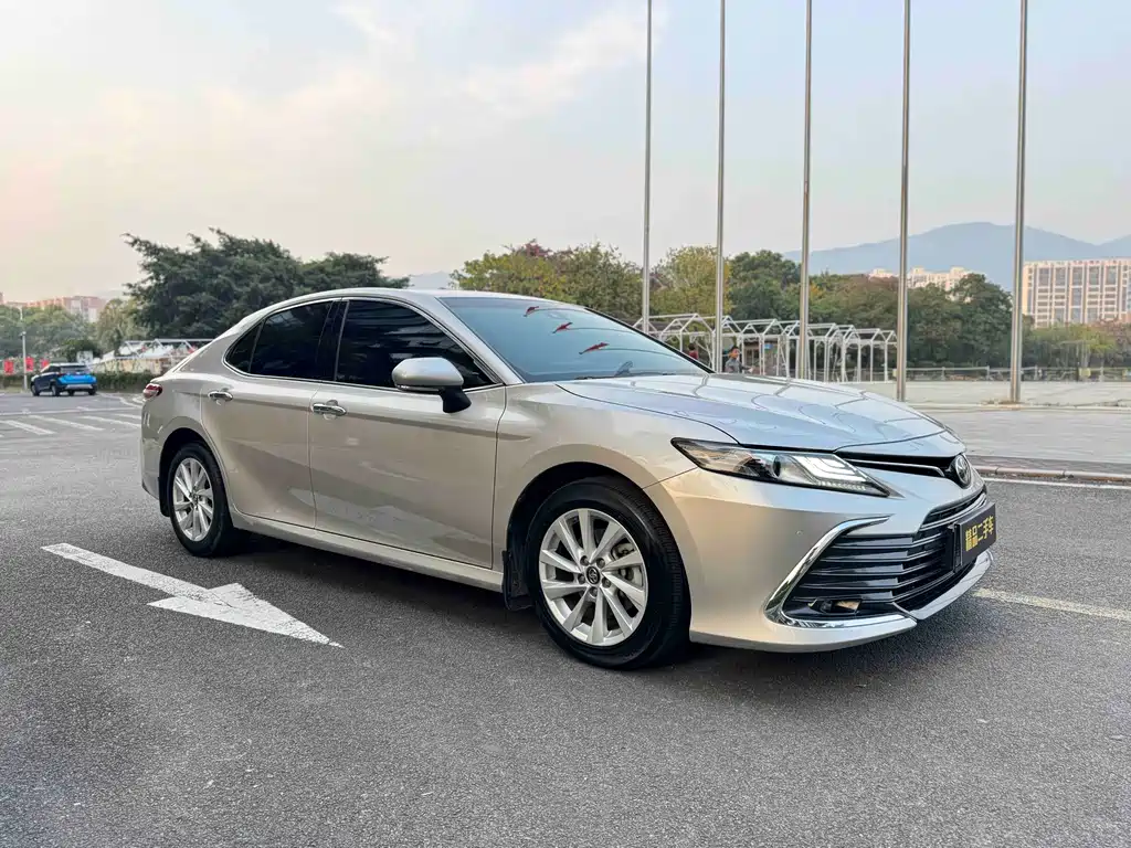 TOYOTA CAMRY