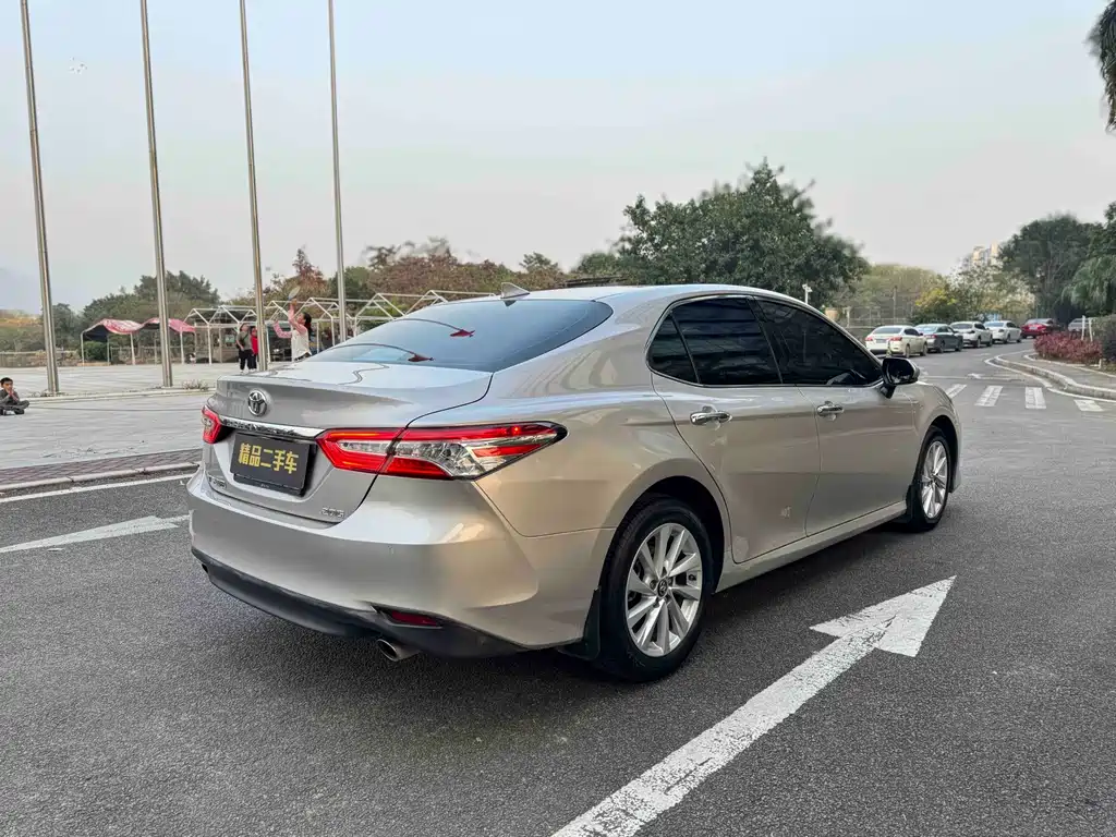TOYOTA CAMRY