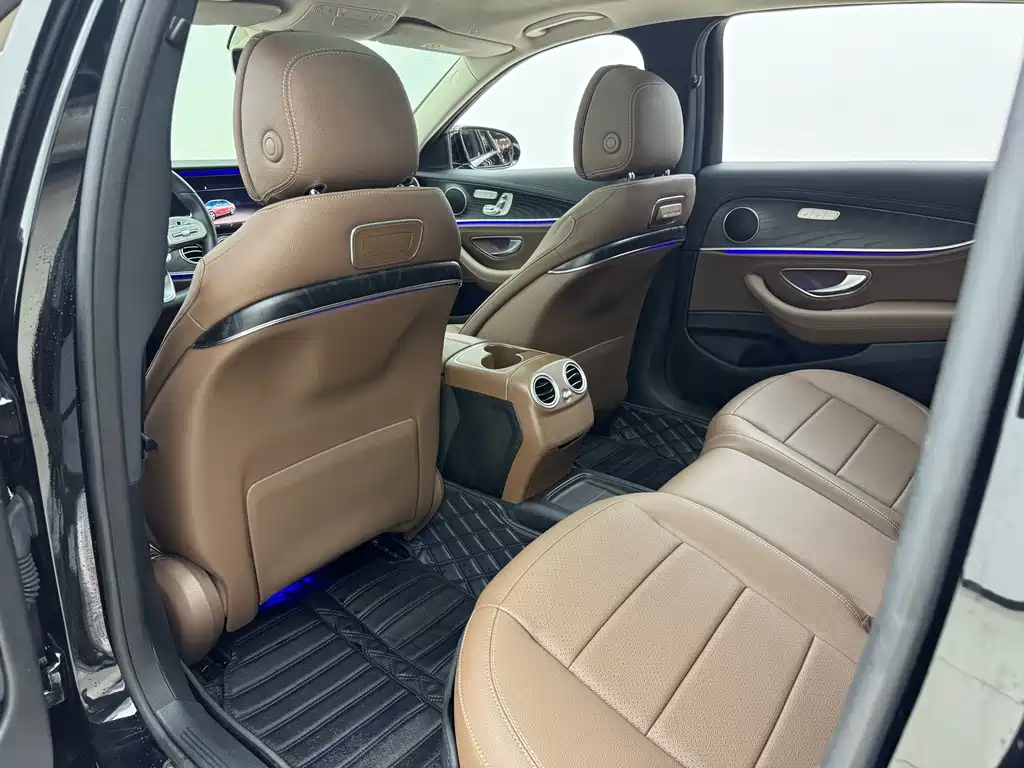 Mercedes-Benz E-Class — миниатюра 9