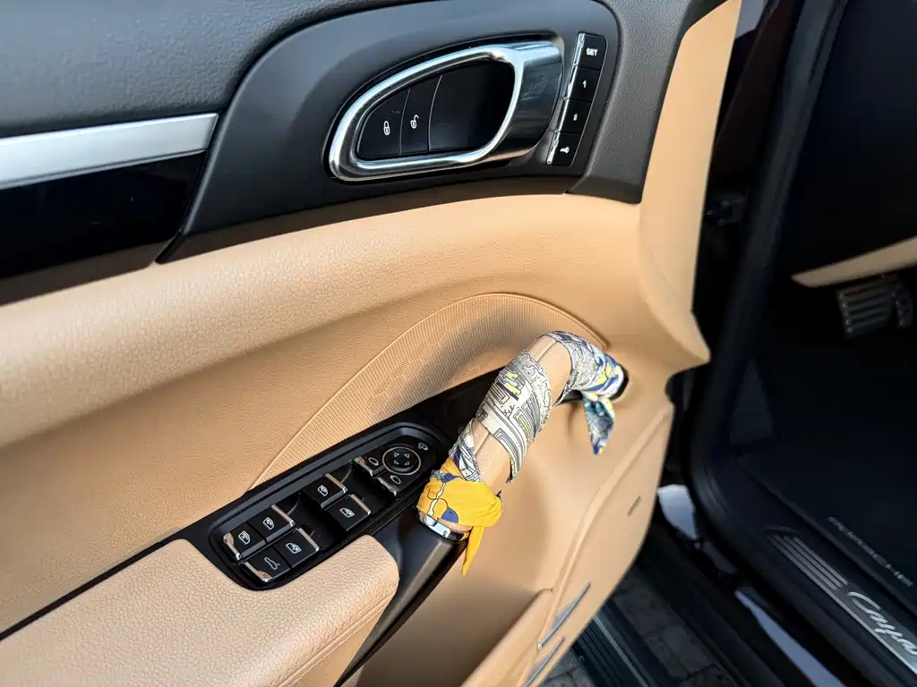 Porsche Cayenne — миниатюра 12