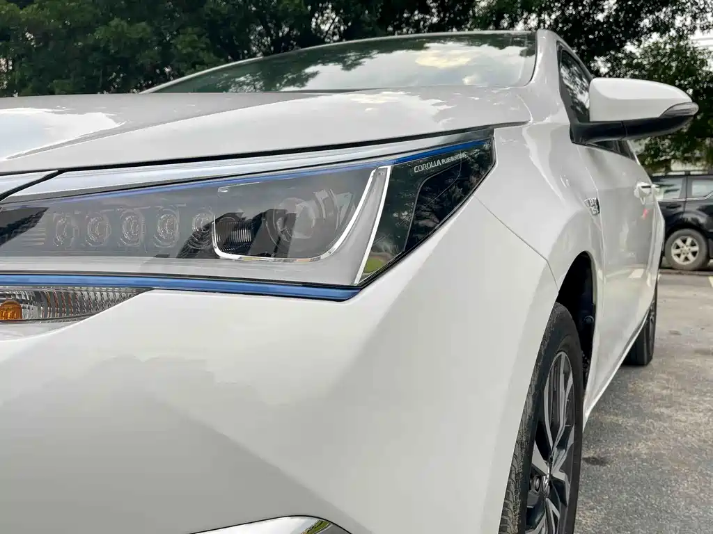 Toyota Corolla Hybrid — миниатюра 4