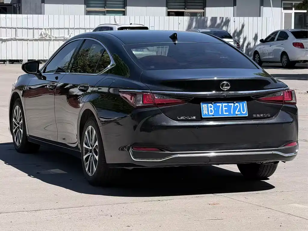 Lexus ES — миниатюра 6