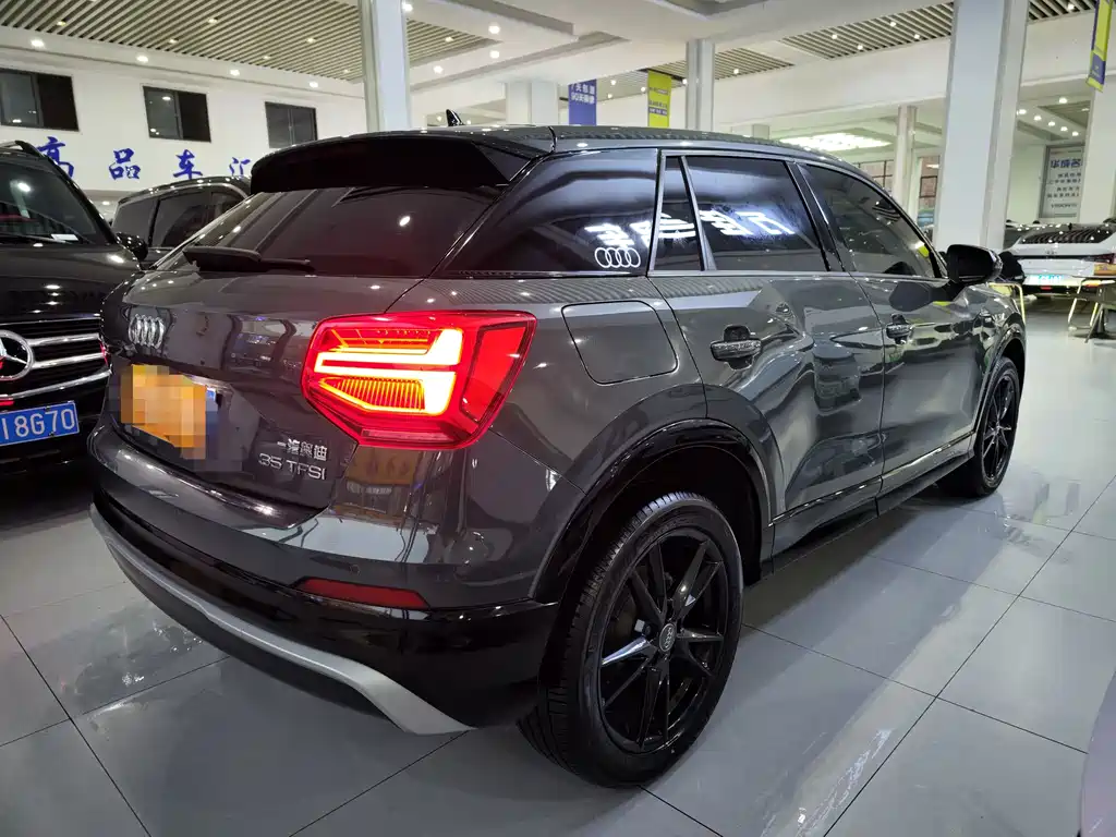 AUDI Q2L