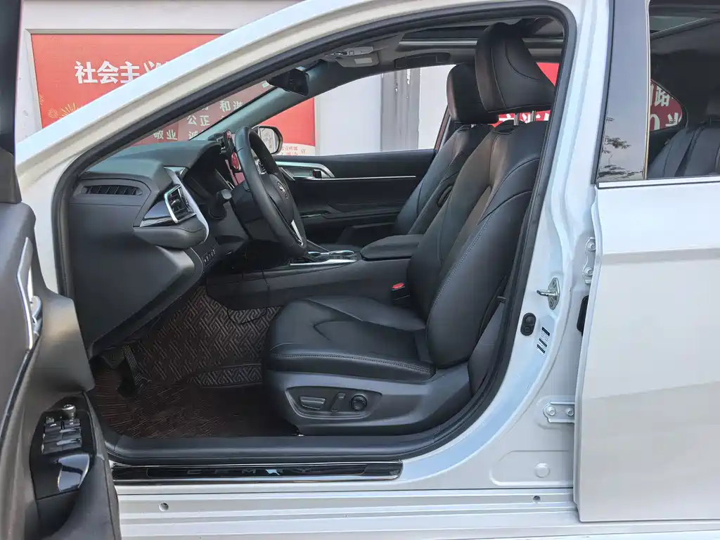 Toyota Camry — миниатюра 10