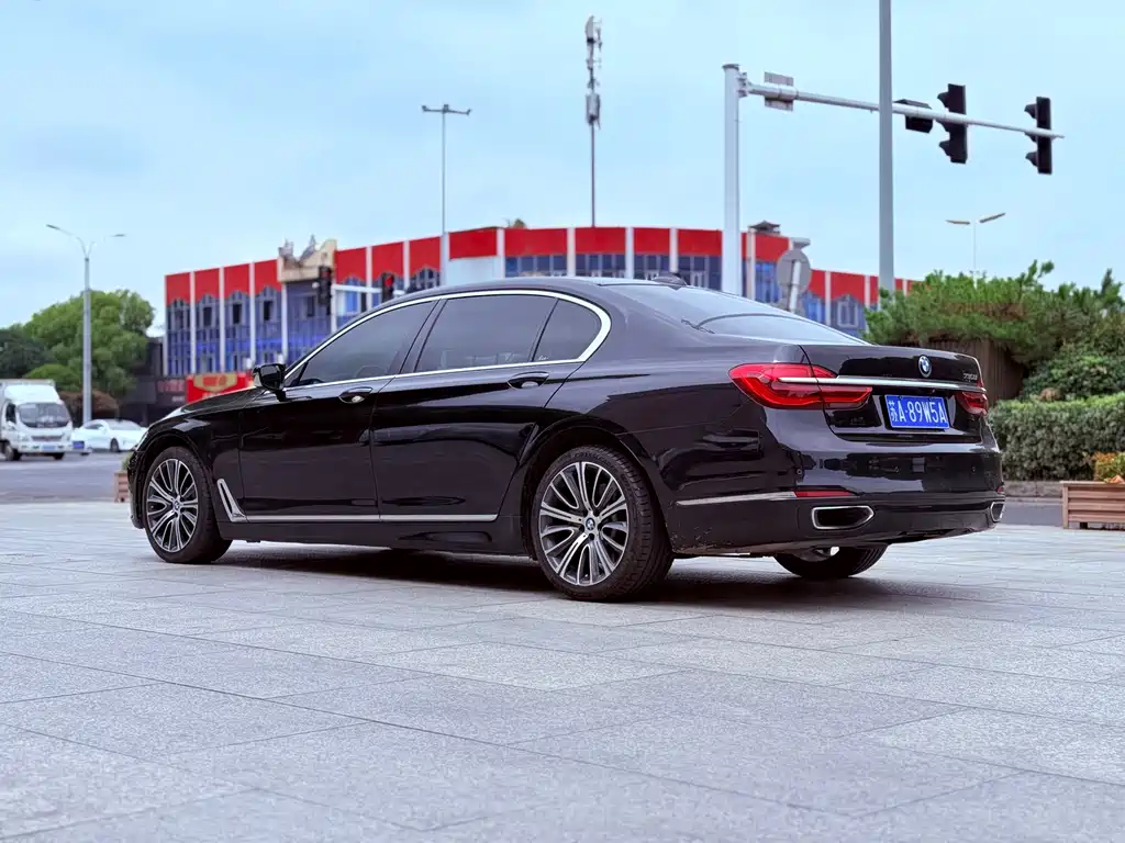 BMW 7 Series 7 2016 730Li Lead