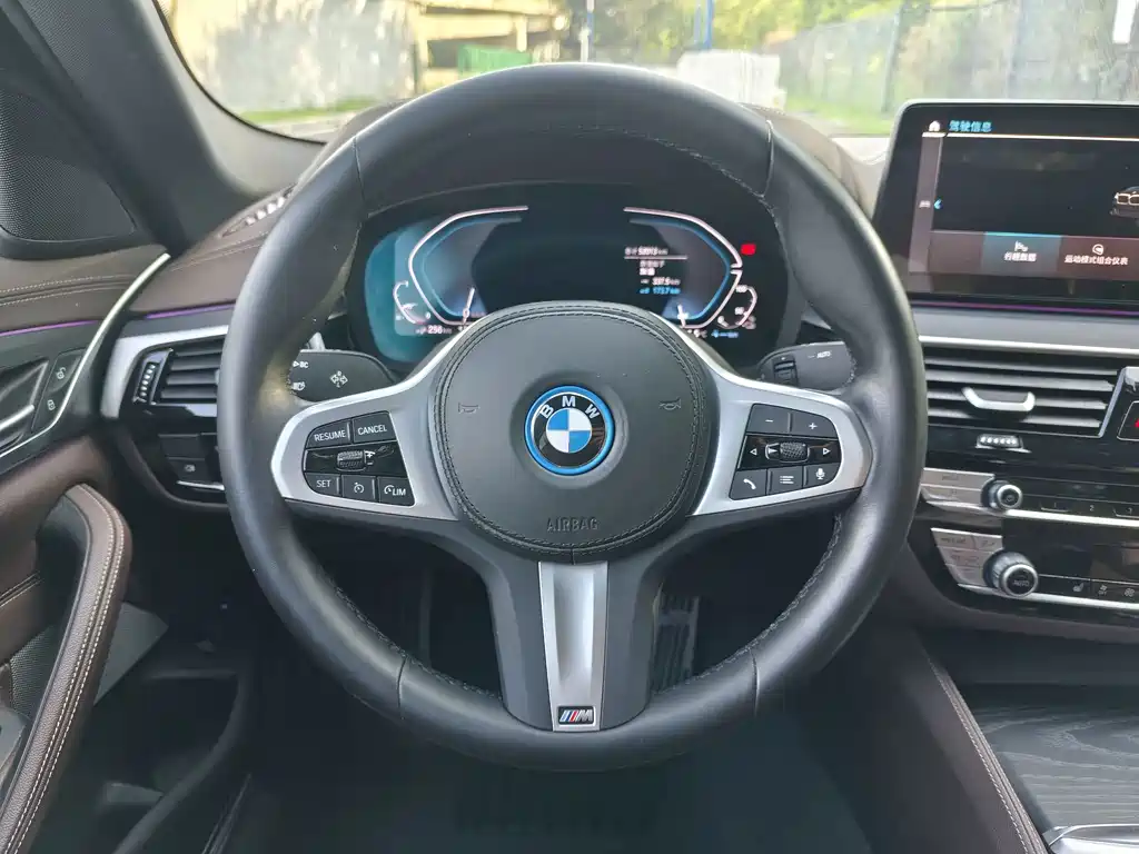 BMW 5 Series New Energy — миниатюра 10
