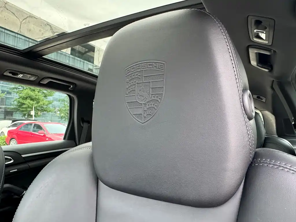 Porsche Cayenne — миниатюра 15