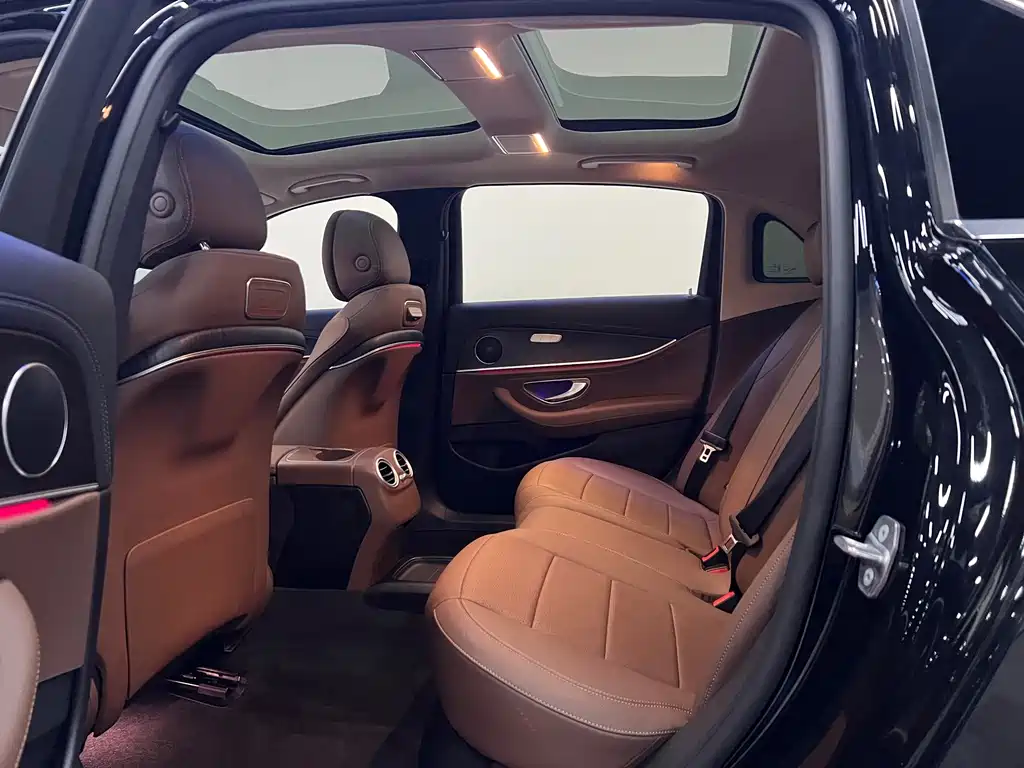 Mercedes-Benz E-Class — миниатюра 8
