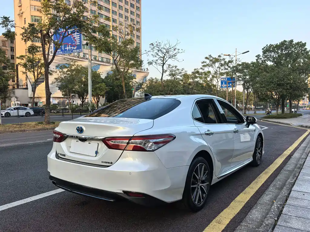 Toyota Camry — миниатюра 19