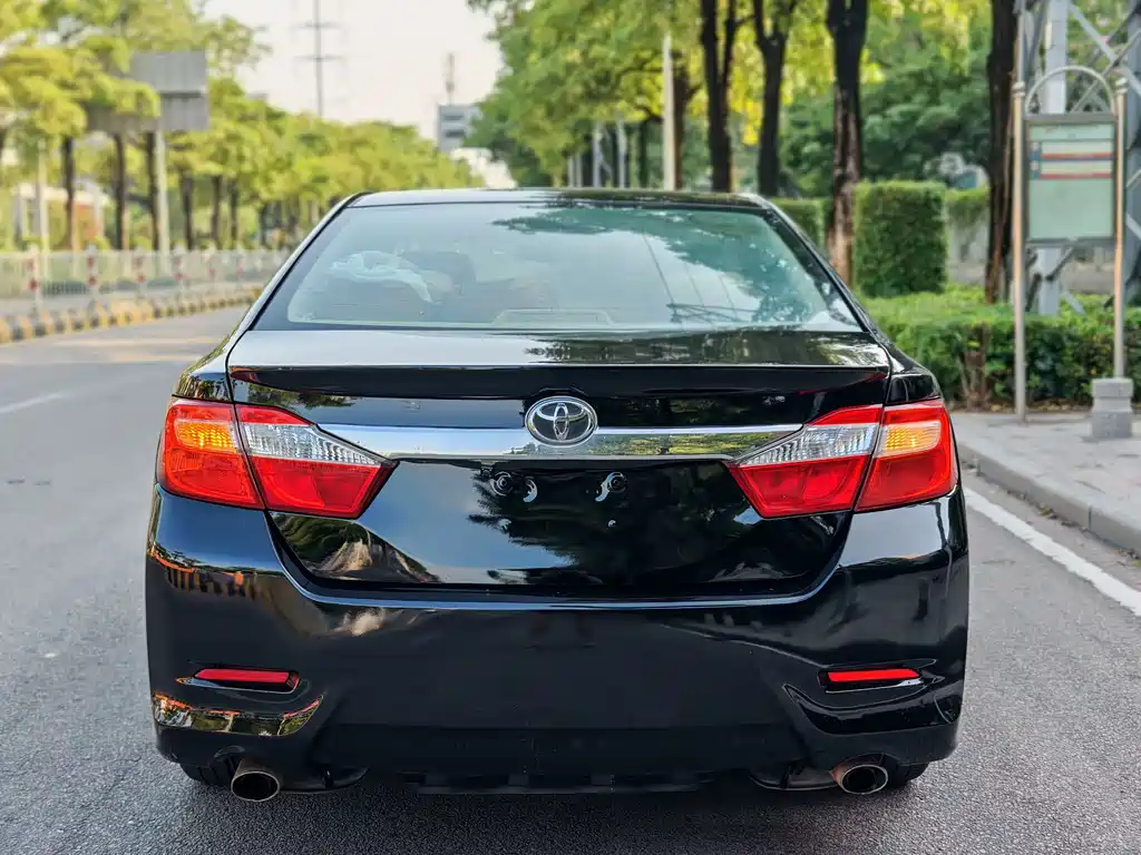 Toyota Camry — миниатюра 5