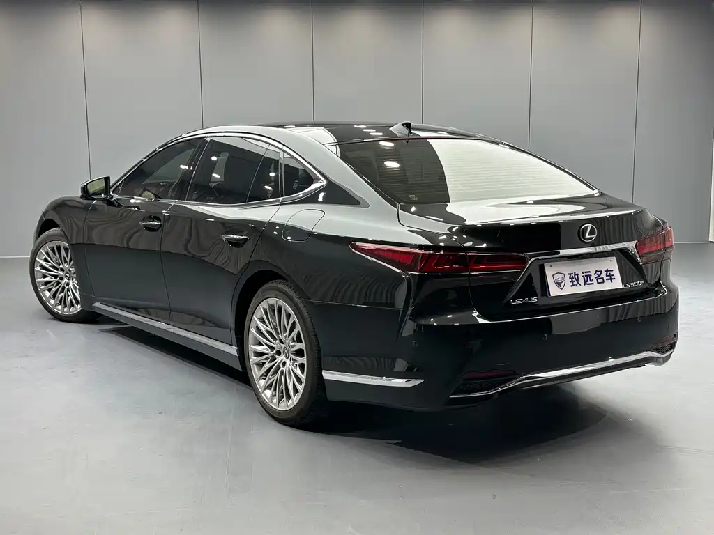 Lexus LS — миниатюра 6
