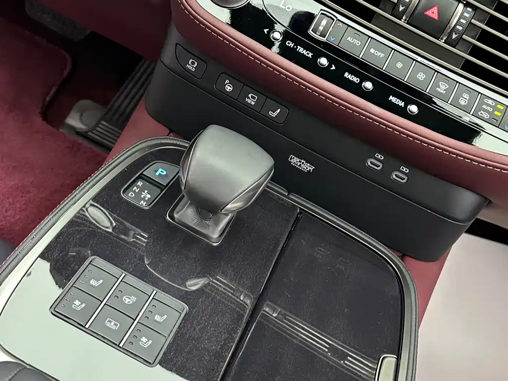 Lexus LS — миниатюра 32