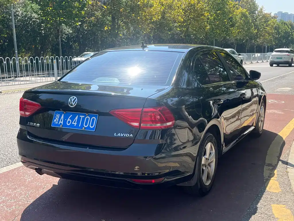 Volkswagen Lavida — миниатюра 4