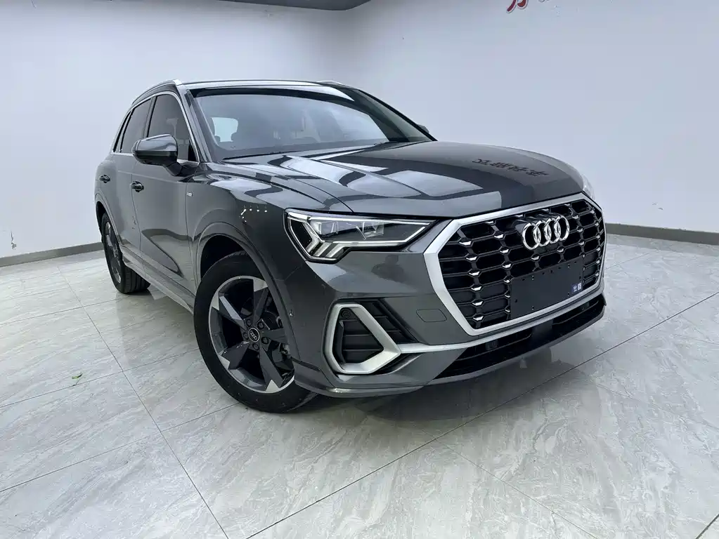 Audi Q3 2023 35 TFSI Fashion (1.4T)