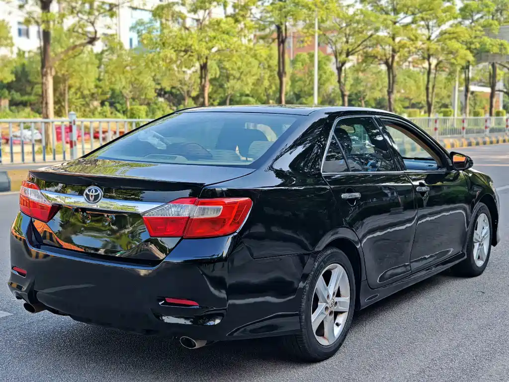 Toyota Camry — миниатюра 6