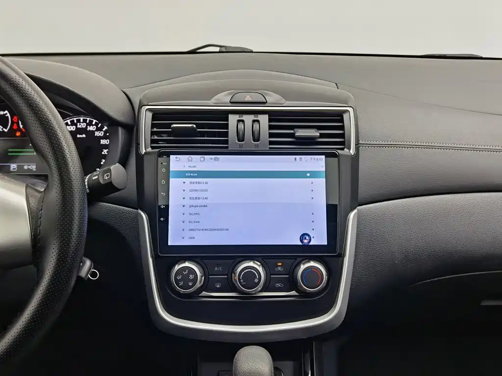 Nissan Tiida — миниатюра 12