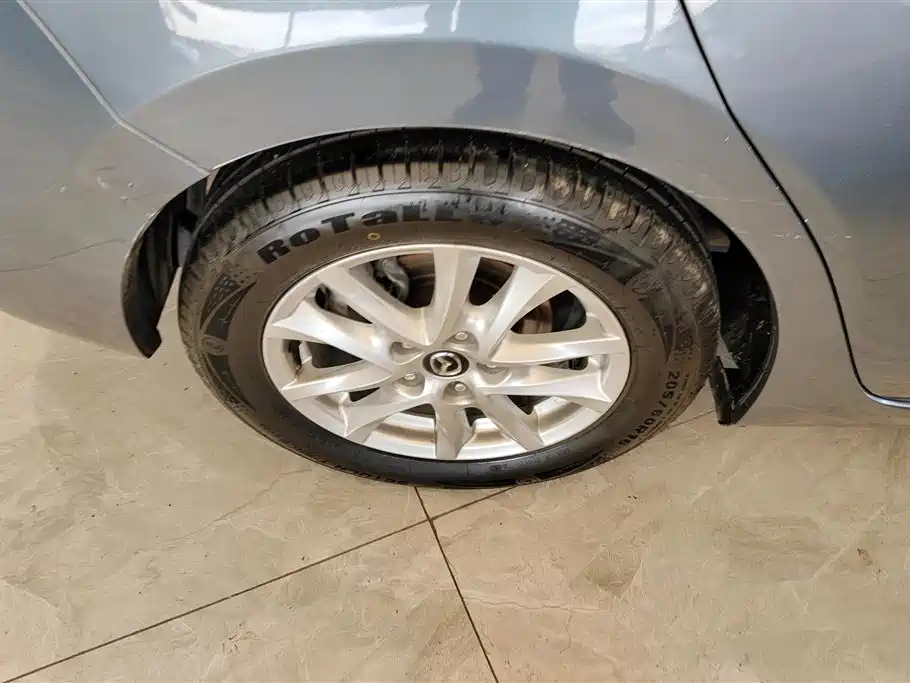 Mazda Mazda3 3 2014 1.5L AT Luxury