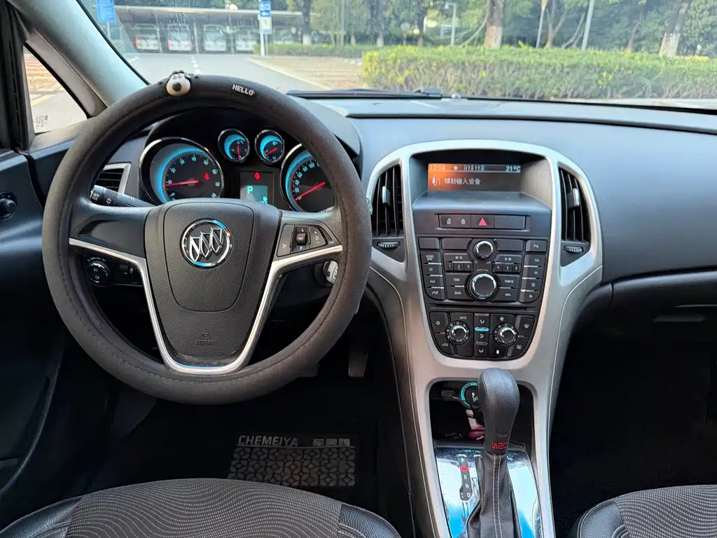 Buick Excelle — миниатюра 10