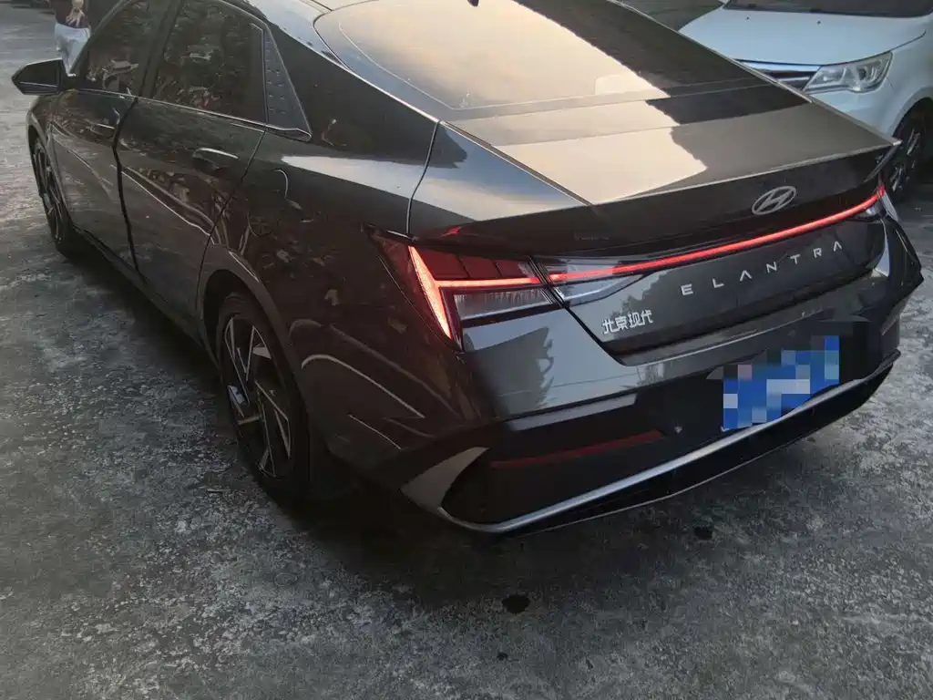 Hyundai Elantra — миниатюра 10
