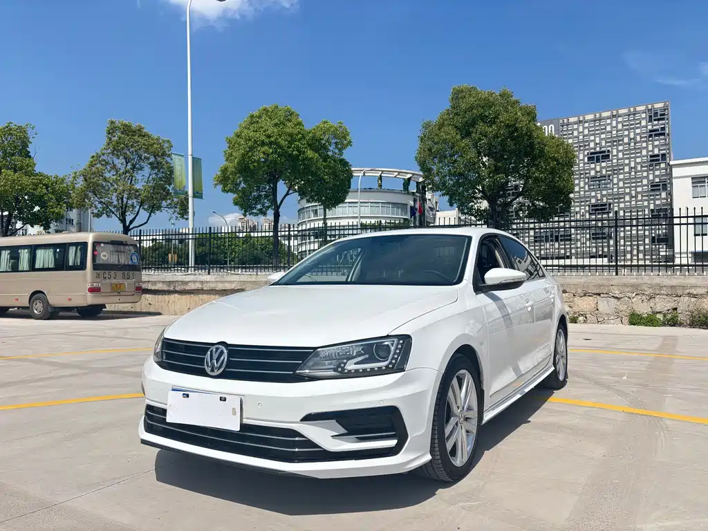 Volkswagen Sagitar 2018