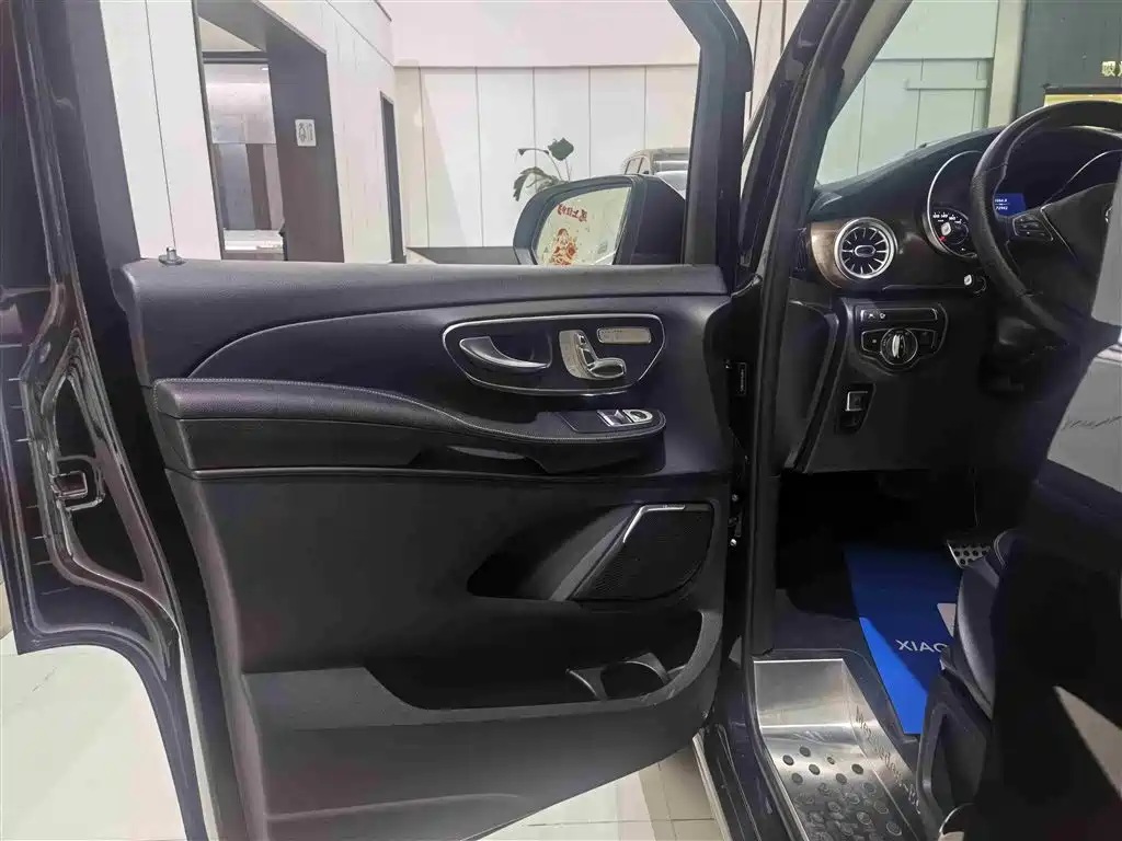 MERCEDES-BENZ V CLASS