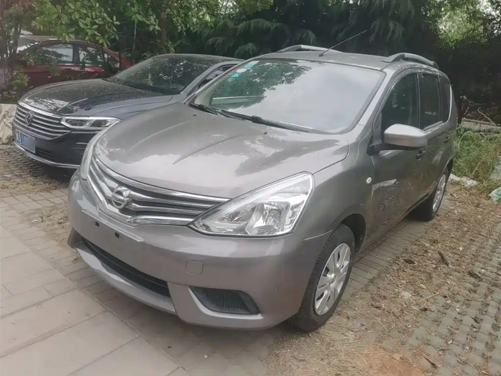 Nissan Livina 2015