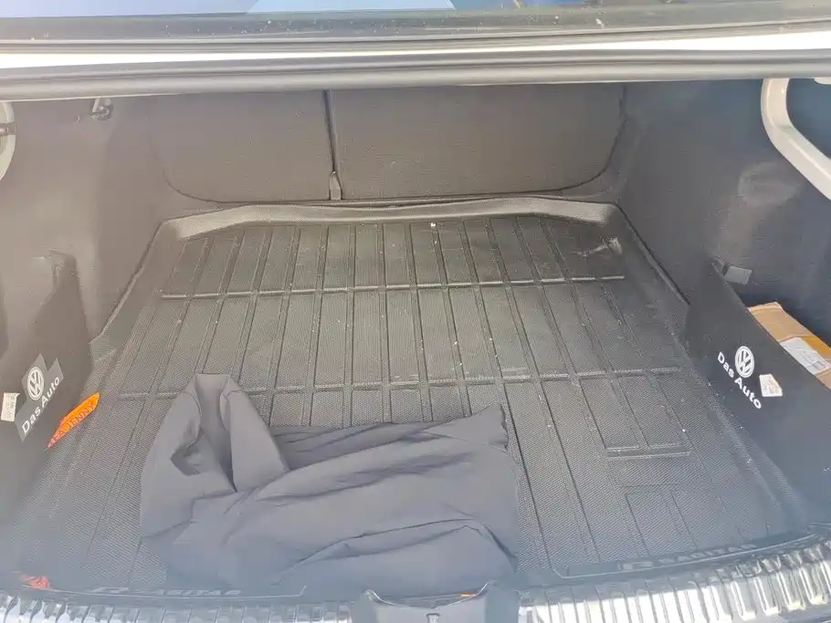 Volkswagen Sagitar — миниатюра 4