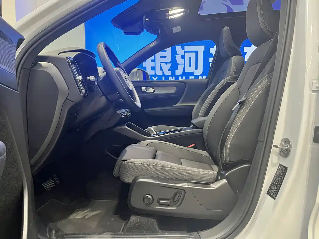 Volvo XC40 2023 B3 Luxury
