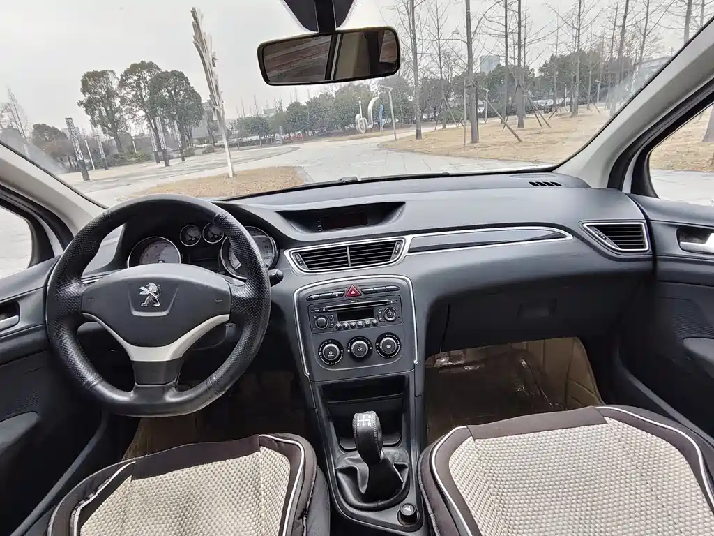 Peugeot 308 2013 1.6L MT