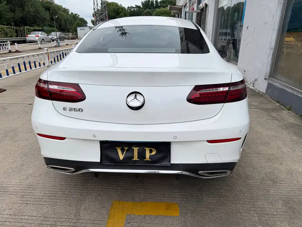 Mercedes-Benz E-Class (Import) — миниатюра 4